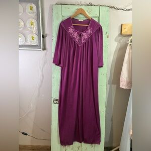 Lorraine VTG Purple Embroidered Chemise slip nightgown